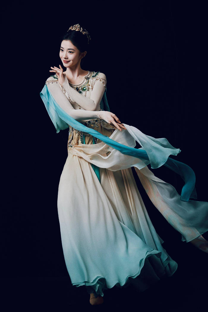 原創(chuàng)劉浩存春晚兩段舞蹈太驚艷了！曼妙身姿翩若驚鴻婉若游龍