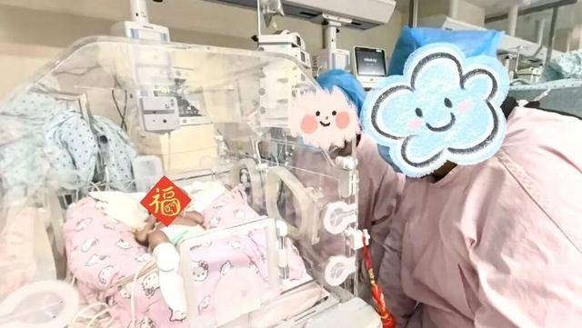 新春走基層｜NICU里的特殊春節(jié)，北京大學(xué)人民醫(yī)院青島醫(yī)院床旁探視守護(hù)早產(chǎn)小天使