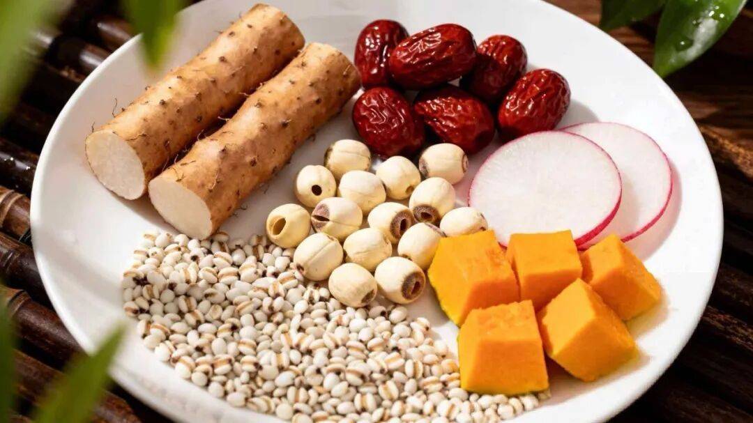 雨水|雨潤東風(fēng)生暖意，養(yǎng)脾祛濕護(hù)安康。春季養(yǎng)生攻略速收藏→