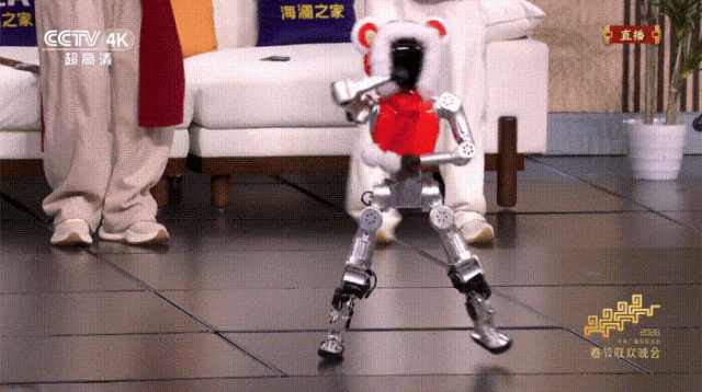 【春晚科技】春晚黑科技曝光！30天造出「奶奶」臉，萬元級(jí)人形機(jī)器人殺入客廳