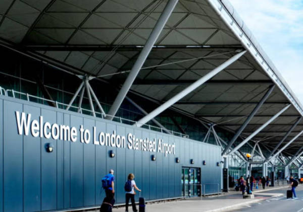 震驚！愛潑斯坦通過倫敦機(jī)場販運(yùn)女性，“這里比巴黎便宜”