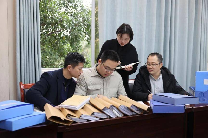 圖說(shuō)紀(jì)事丨嚴(yán)查違規(guī)吃喝、“快遞送禮”等“節(jié)日病”