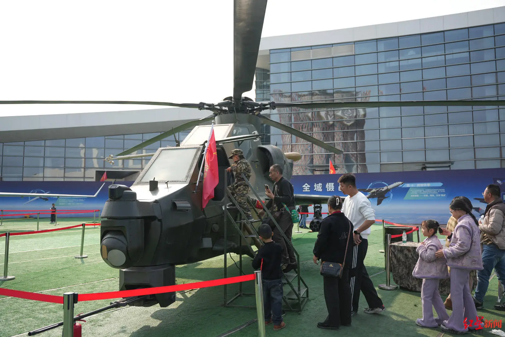 沉浸式國防教育點亮新春！2026成都國際航空航天國防科技展春節(jié)人氣爆棚