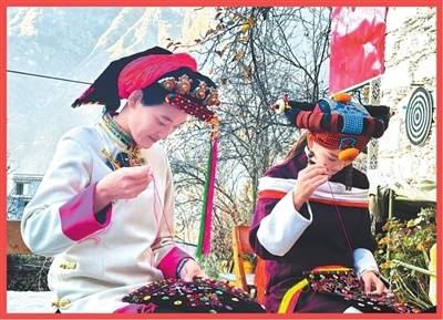 雪山下的“非遺”藏寨（文化中國行·視線·最佳旅游鄉(xiāng)村）