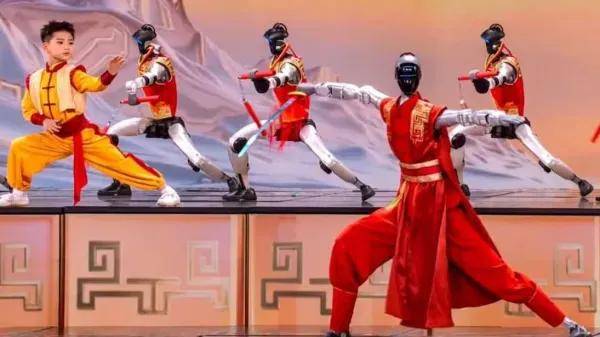 火爆春晚的科技機器人，被這家衛(wèi)浴企業(yè)搬進了家里！