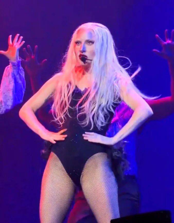 Lady Gaga 越打越年輕，沒有人叫她嘎媽媽因?yàn)槎冀兴W(xué)生