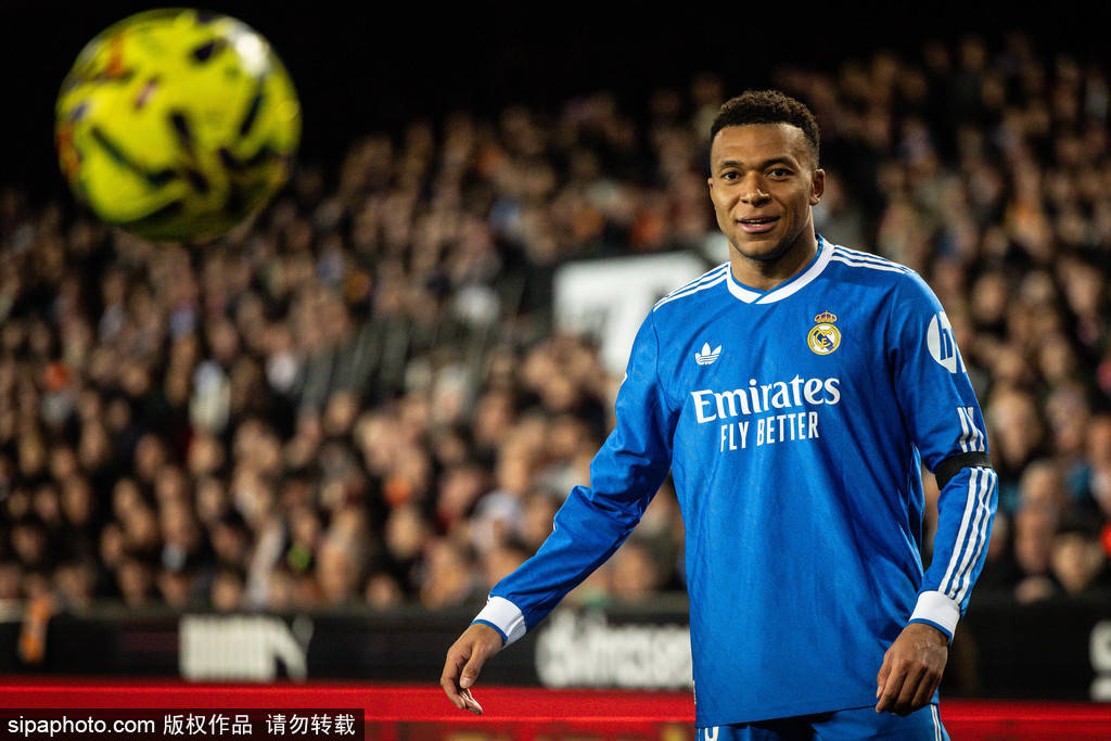 曝姆巴佩正在駕校學(xué)習(xí)準(zhǔn)備考駕照 逐漸融入馬德里生活