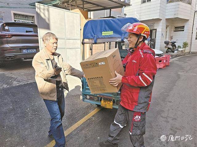 集美區(qū)京東快遞高浦站快遞員張木發(fā)：配送服務(wù)不掉線 讓牽掛與祝福準(zhǔn)時送達