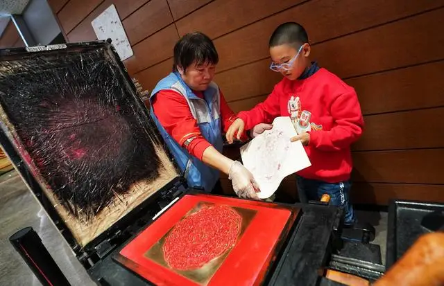 去圖書(shū)館、書(shū)店、廟會(huì)、市集“閱啟新春”，北京年味書(shū)香濃