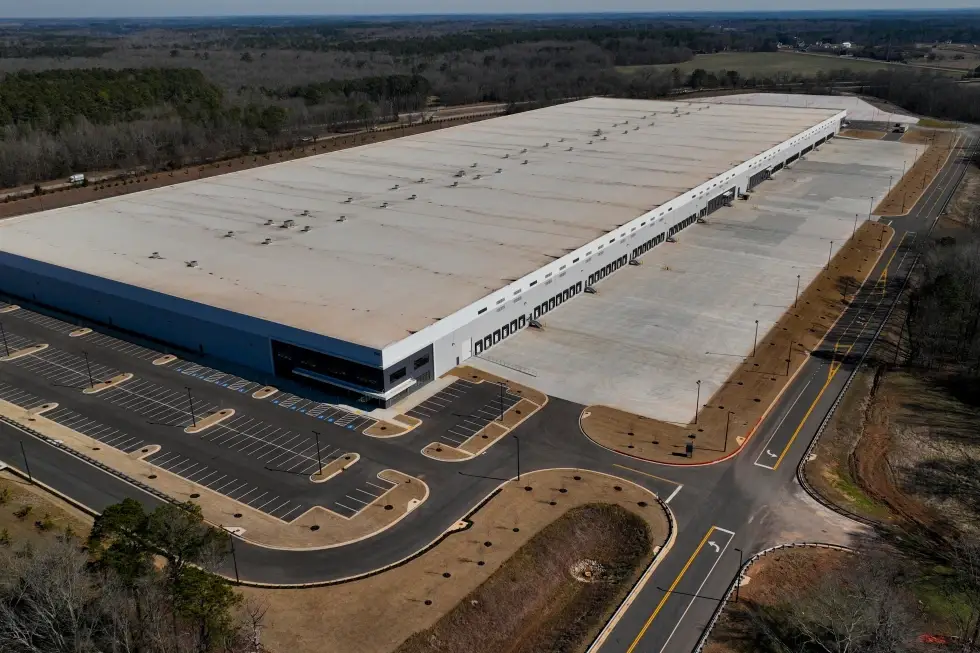 美國移民與海關(guān)執(zhí)法局秘密收購倉庫擴(kuò)建拘留設(shè)施，引多地政府反對(duì)