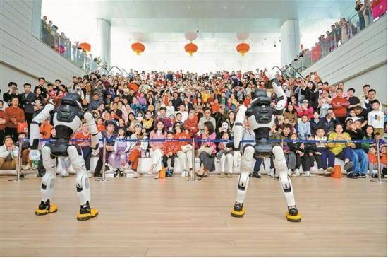 機器人空降深圳灣區(qū)之眼 科技年味拉滿