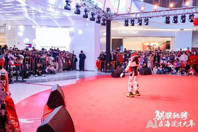 海淀科技廟會上的“全家?！?！從一顆芯片到一個機器人的協(xié)同進化