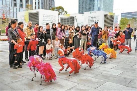 機器人空降深圳灣區(qū)之眼 科技年味拉滿