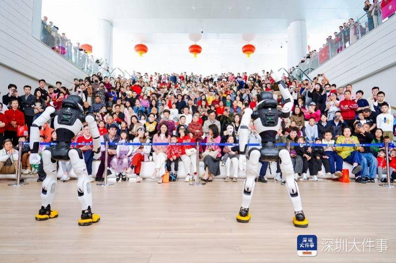 用科技烘托年味兒，春晚同款機器人空降灣區(qū)之眼