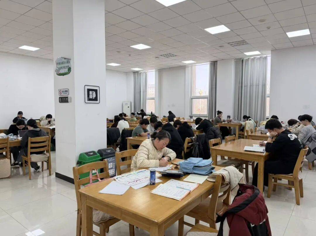 大年初五書香濃 靈武市圖書館成為學(xué)生“充電”好去處