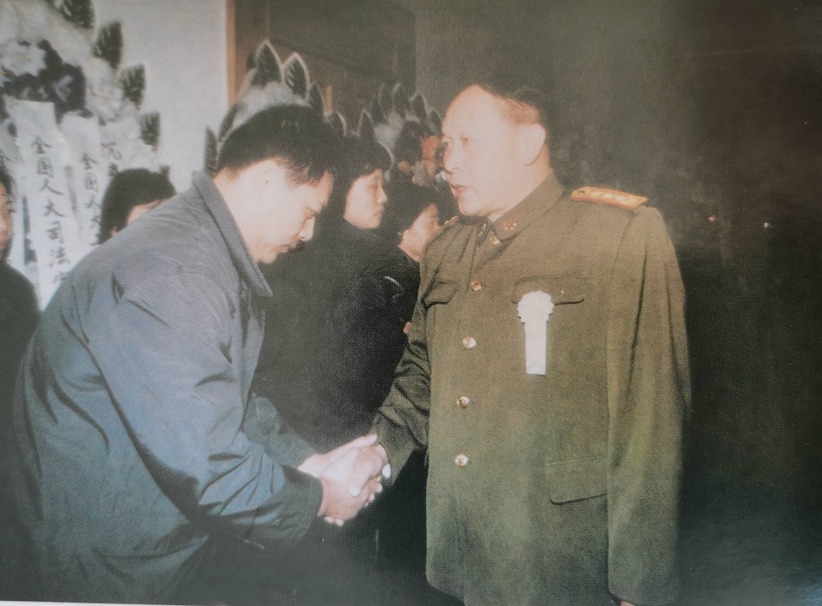 原創(chuàng)大軍區(qū)司令的兒子當了鍋爐工