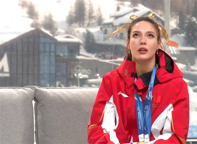 原創(chuàng)央視男主持惹爭(zhēng)議！采訪谷愛凌挨罵，網(wǎng)友批評(píng)他冷漠且不尊重女性