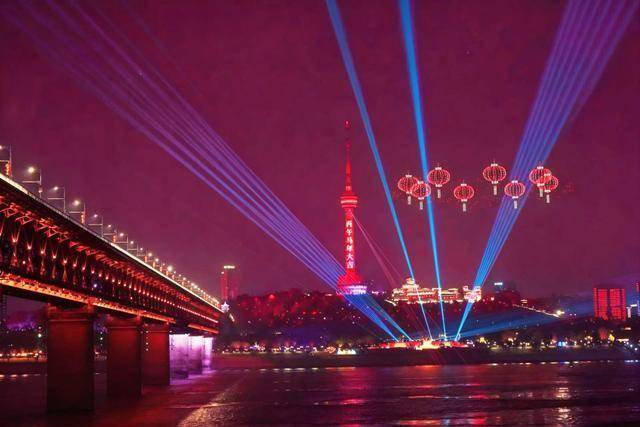 科技點(diǎn)亮年味！今天，新華社點(diǎn)贊武漢