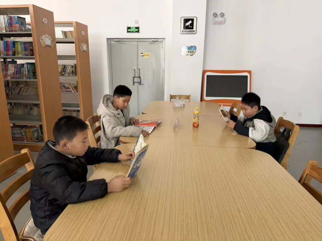 大年初五書香濃 靈武市圖書館成為學(xué)生“充電”好去處