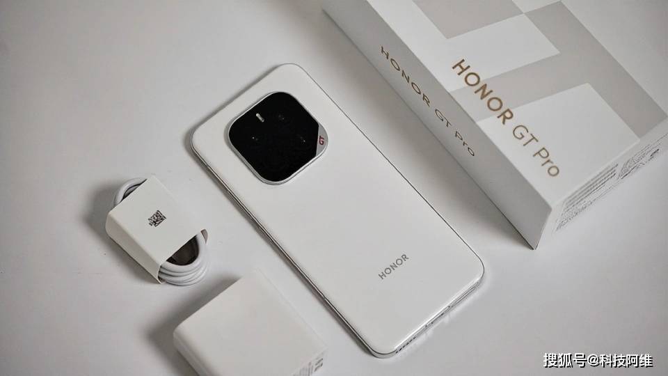 原創(chuàng)榮耀“堅(jiān)決清倉(cāng)”，16GB+512GB跳水1290元，高配旗艦跌至“地板價(jià)”