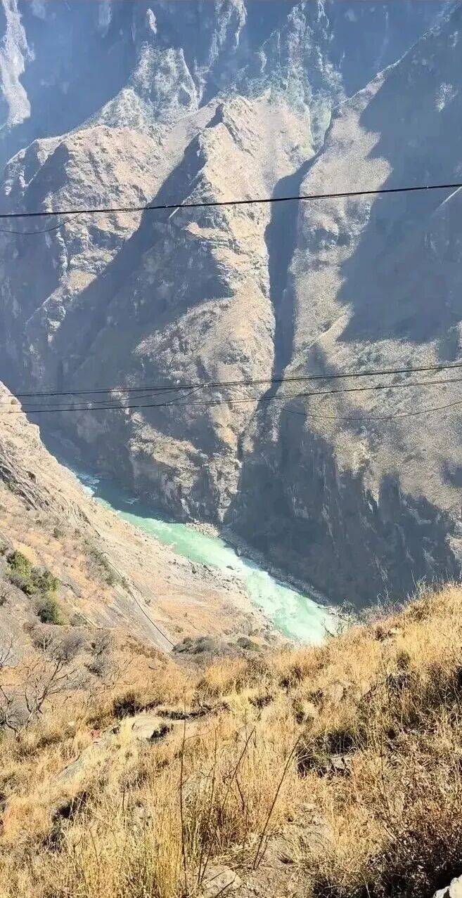 8歲男童大年初五墜崖不幸遇難！當(dāng)?shù)鼗貞?yīng)：和父母一起旅游，事發(fā)地屬未開放區(qū)域