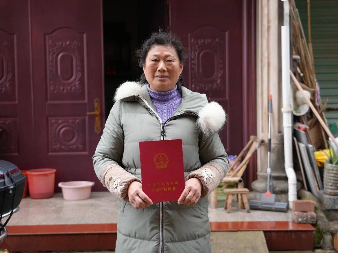 土地被“鎖死”，105本房產(chǎn)證“懸空”五年，誰把這盤“死棋”走活了？