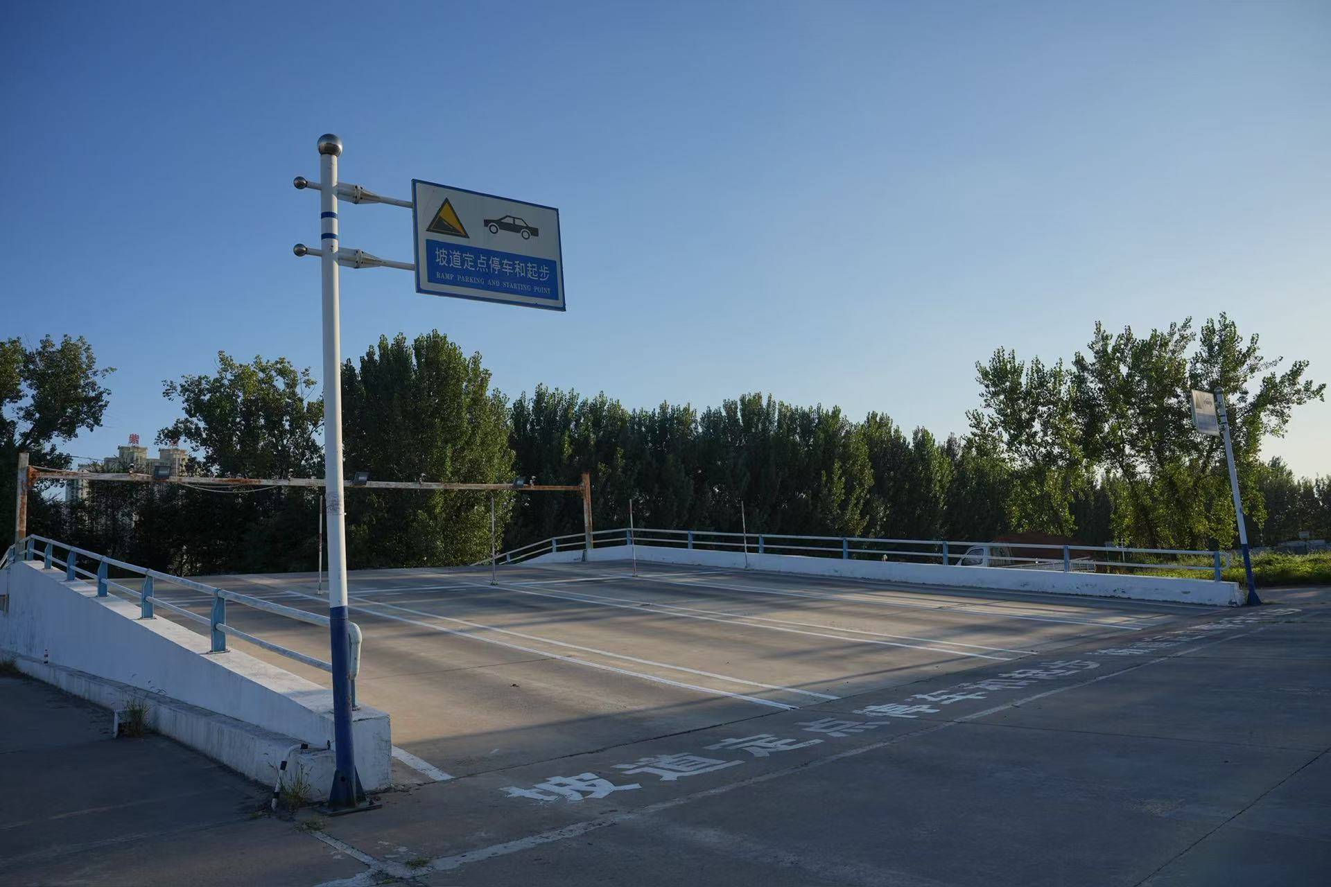 想找班車(chē)接送駕校，秦皇島宏達(dá)駕校是好選擇嗎