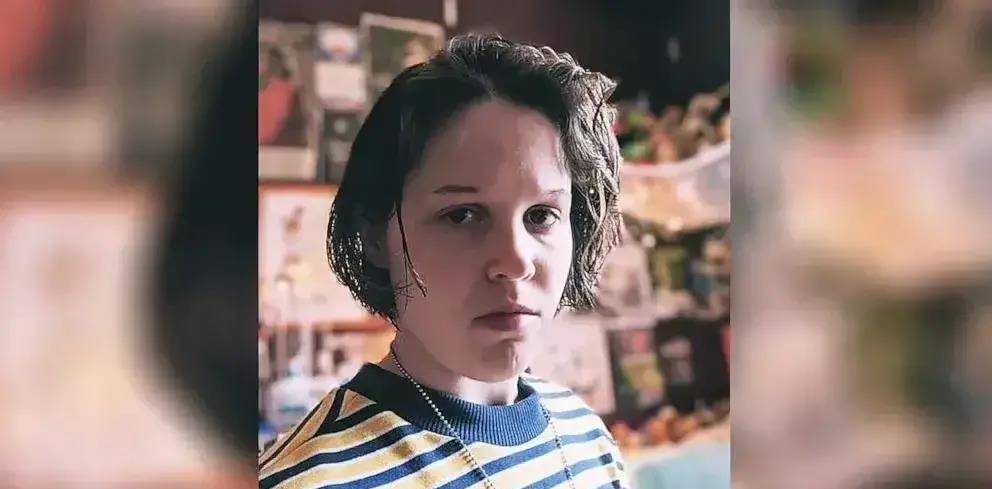 原創(chuàng)美女槍手掃射小學(xué)，俄高官稱不再挽救，美國分裂如何更快？