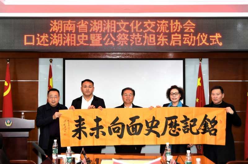 扎根人民 書(shū)法“五進(jìn)”——曾昭才先生的藝術(shù)堅(jiān)守與人民情懷