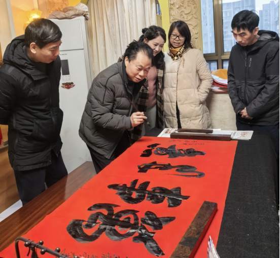 扎根人民 書(shū)法“五進(jìn)”——曾昭才先生的藝術(shù)堅(jiān)守與人民情懷