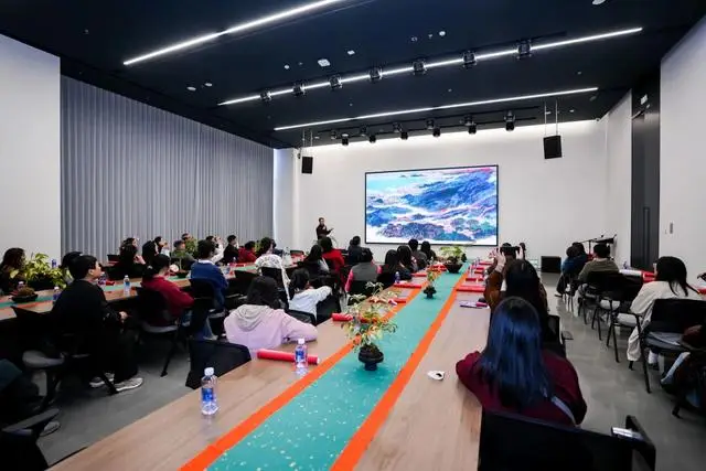 藝術(shù)共融，美育無(wú)聲！新春期間，深圳美術(shù)館的公共教育活動(dòng)受熱捧