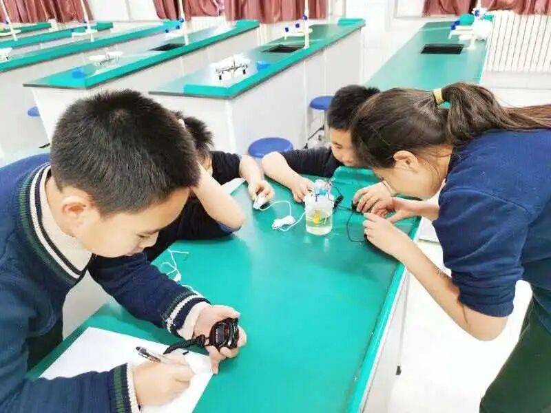 劉偉：警惕創(chuàng)新口號下的教育空心化—— 中小學(xué)雙基教育與創(chuàng)新教育協(xié)同發(fā)展的理性思考