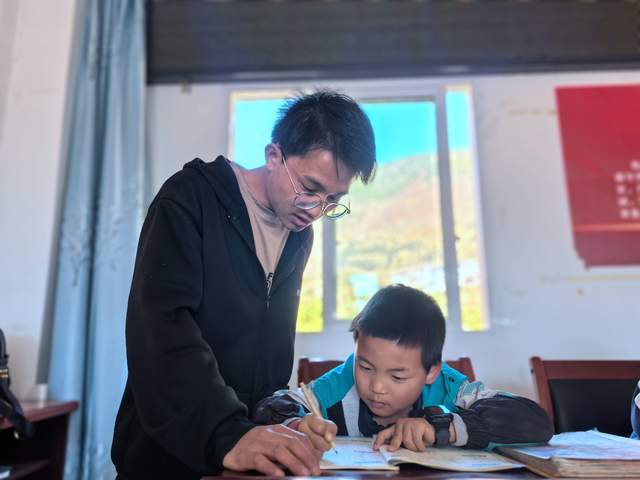 會(huì)東大學(xué)生回村“上崗” 這個(gè)寒假教育反哺雙向奔赴