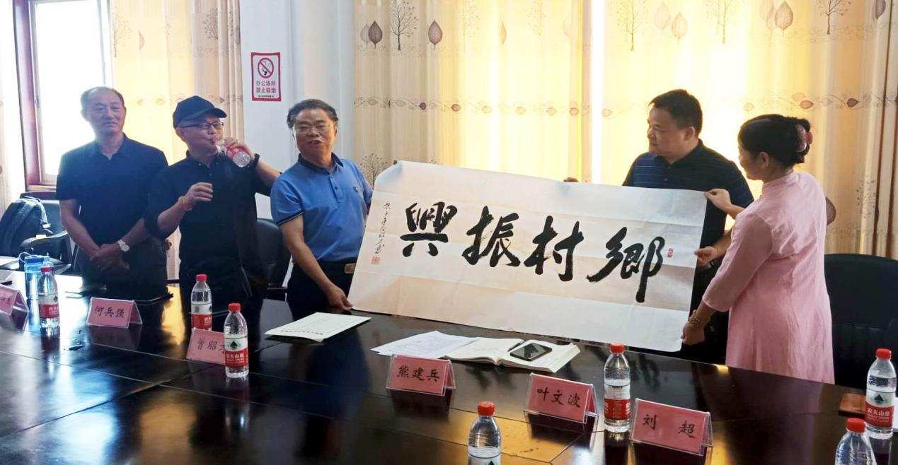 扎根人民 書(shū)法“五進(jìn)”——曾昭才先生的藝術(shù)堅(jiān)守與人民情懷