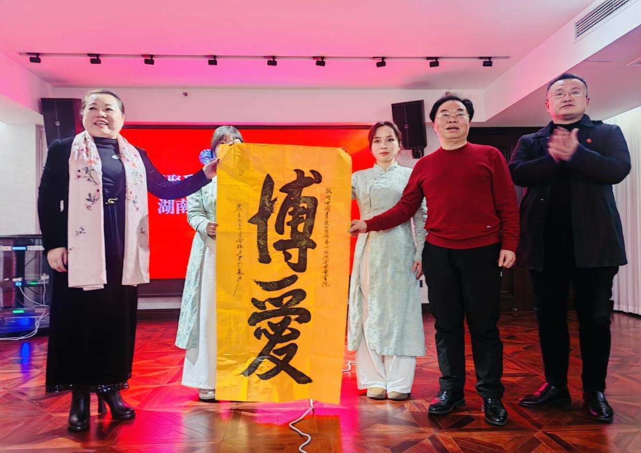 扎根人民 書(shū)法“五進(jìn)”——曾昭才先生的藝術(shù)堅(jiān)守與人民情懷