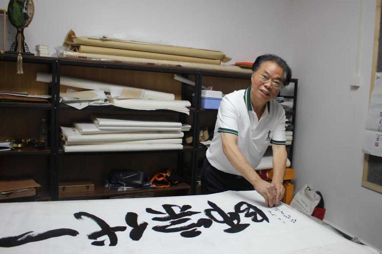 扎根人民 書(shū)法“五進(jìn)”——曾昭才先生的藝術(shù)堅(jiān)守與人民情懷