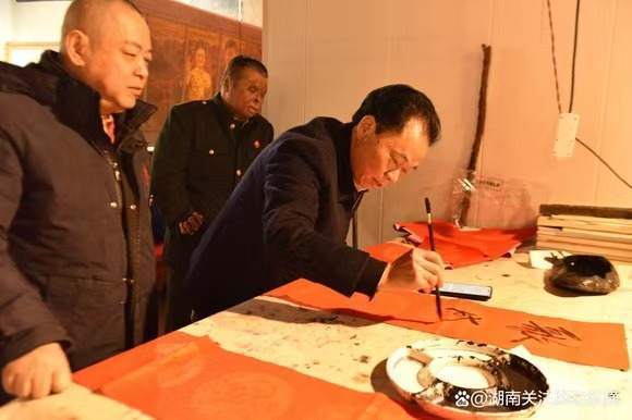 扎根人民 書(shū)法“五進(jìn)”——曾昭才先生的藝術(shù)堅(jiān)守與人民情懷