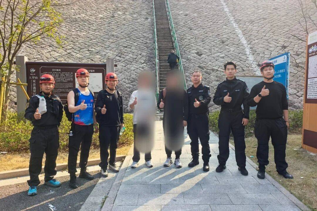 2名大學(xué)生跟風(fēng)打卡被困“魔鬼崖”，警方提示→