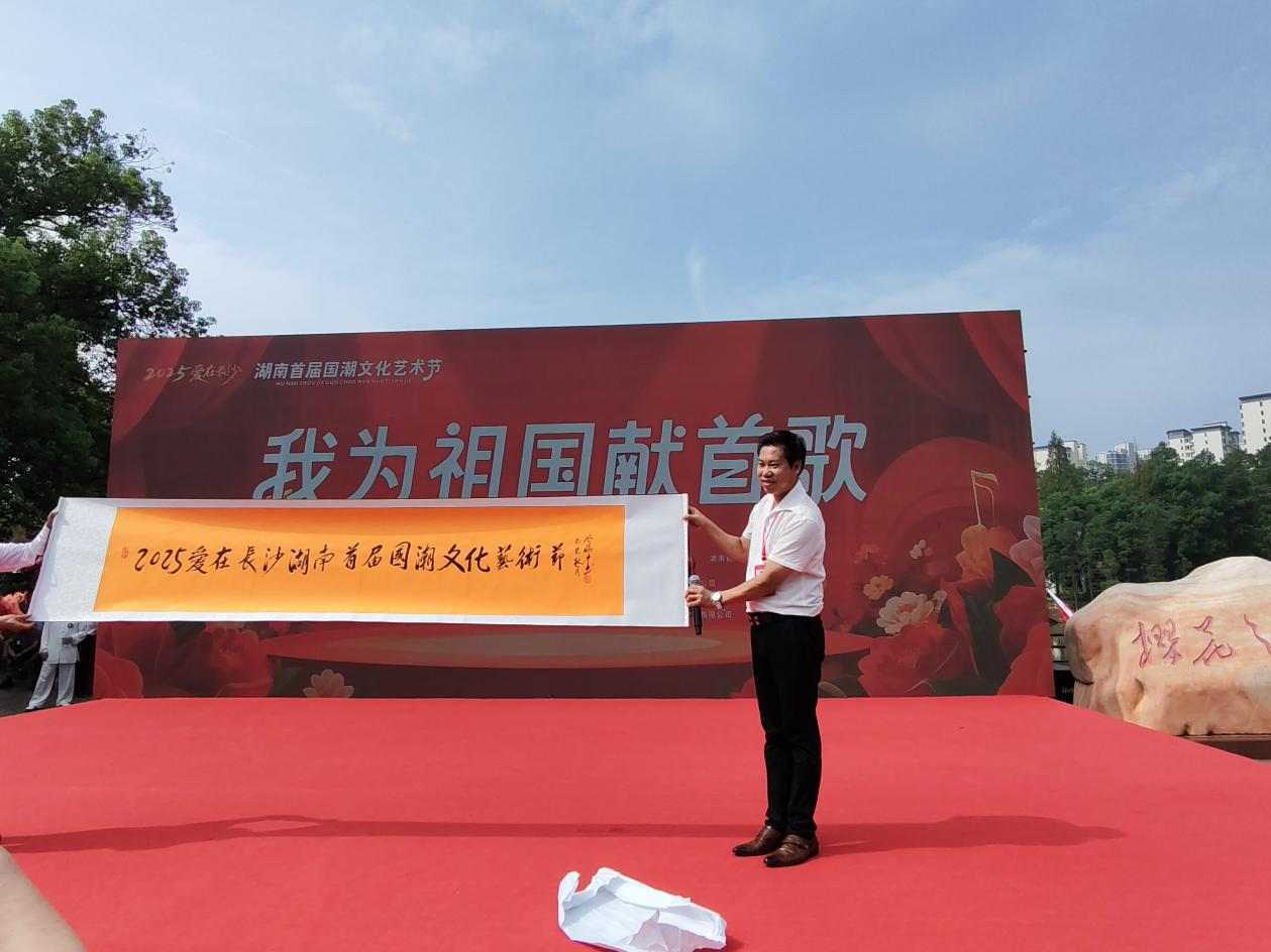 扎根人民 書(shū)法“五進(jìn)”——曾昭才先生的藝術(shù)堅(jiān)守與人民情懷