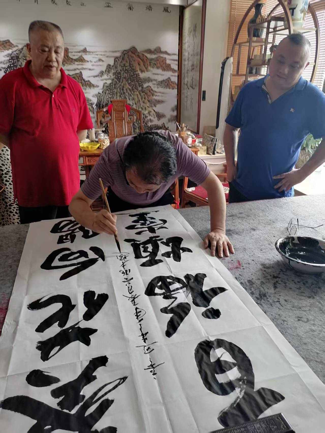 扎根人民 書(shū)法“五進(jìn)”——曾昭才先生的藝術(shù)堅(jiān)守與人民情懷