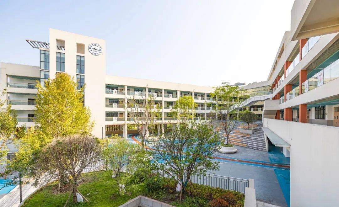 五險(xiǎn)一金！重慶大學(xué)城沙坪壩小學(xué)正在招聘！