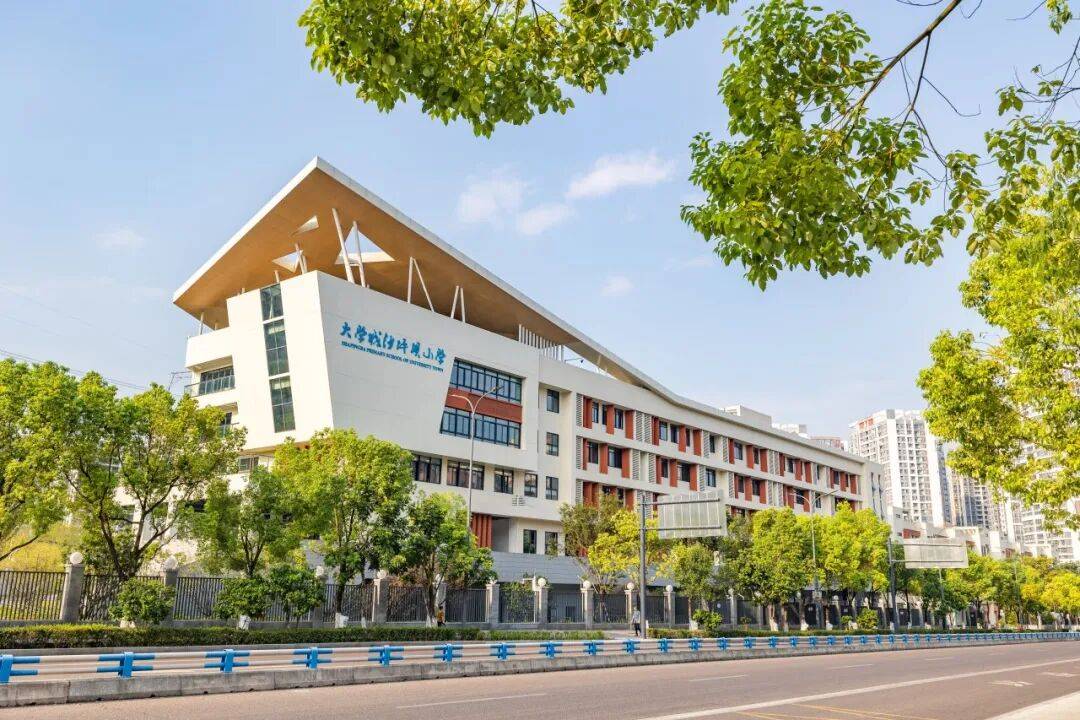 五險(xiǎn)一金！重慶大學(xué)城沙坪壩小學(xué)正在招聘！