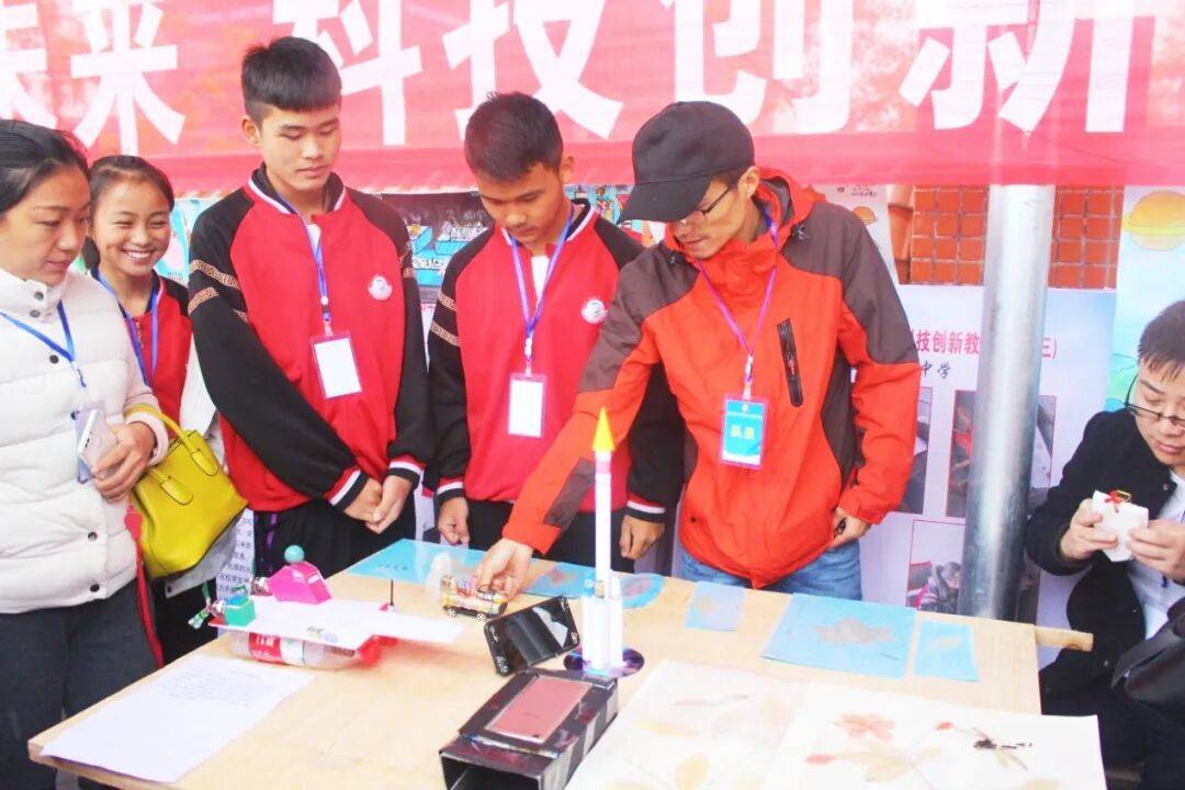 劉偉：警惕創(chuàng)新口號下的教育空心化—— 中小學(xué)雙基教育與創(chuàng)新教育協(xié)同發(fā)展的理性思考