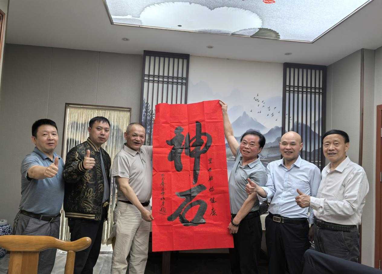 扎根人民 書(shū)法“五進(jìn)”——曾昭才先生的藝術(shù)堅(jiān)守與人民情懷