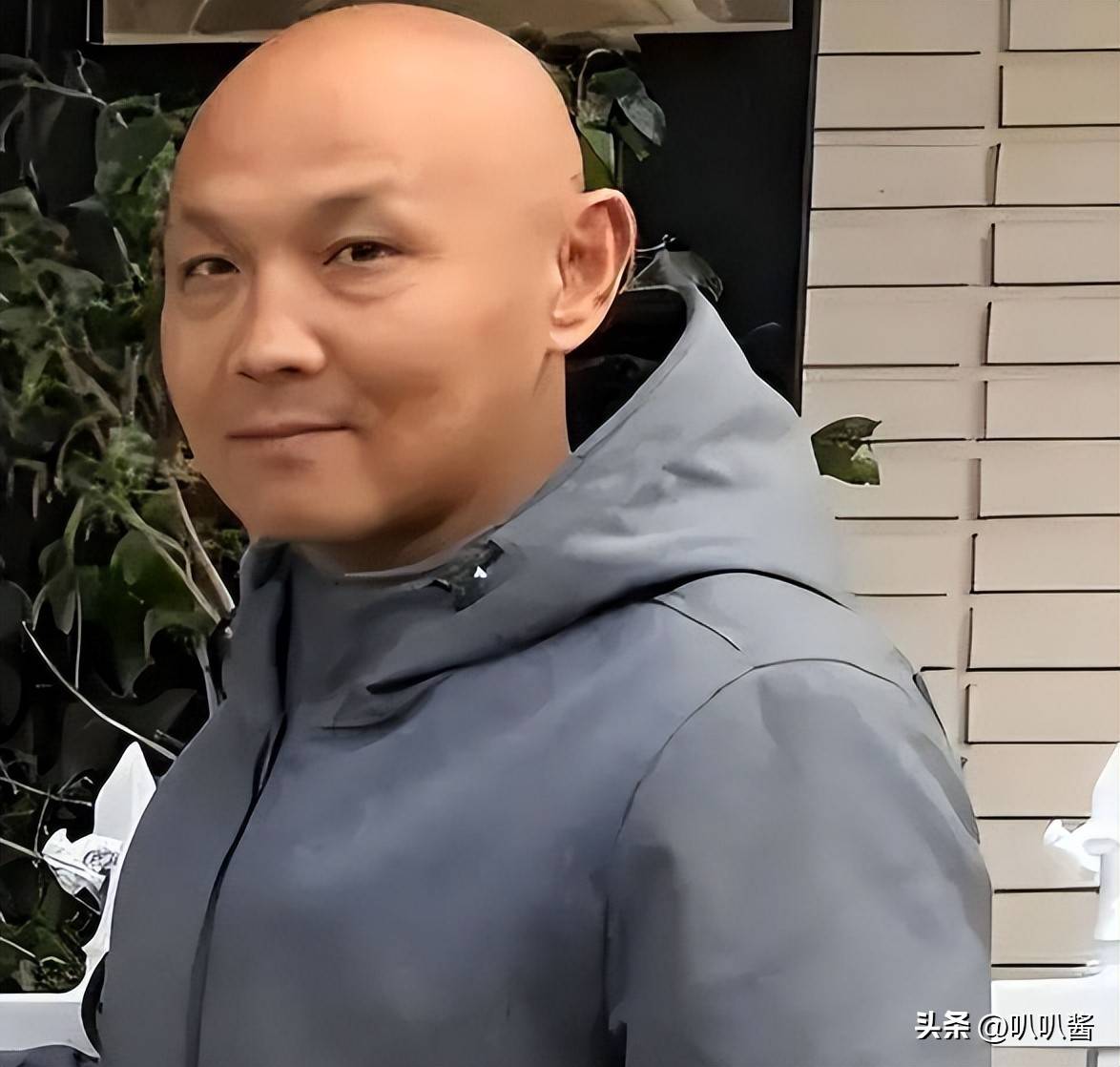 原創(chuàng)為奔赴臆想的美國天堂，不惜變賣房產(chǎn)的丁建強(qiáng)，如今還好嗎？