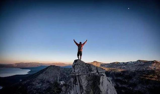 原創(chuàng)2019年，49歲宿管阿姨陪兒子考研，兒子上岸復(fù)旦，自己考進(jìn)了211