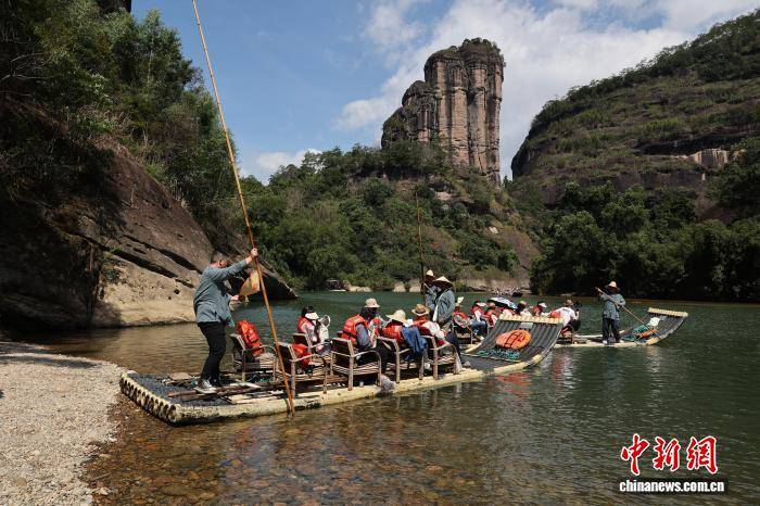 武夷山新春旅游實(shí)現(xiàn)“開門紅” 入境游復(fù)蘇勢頭強(qiáng)勁