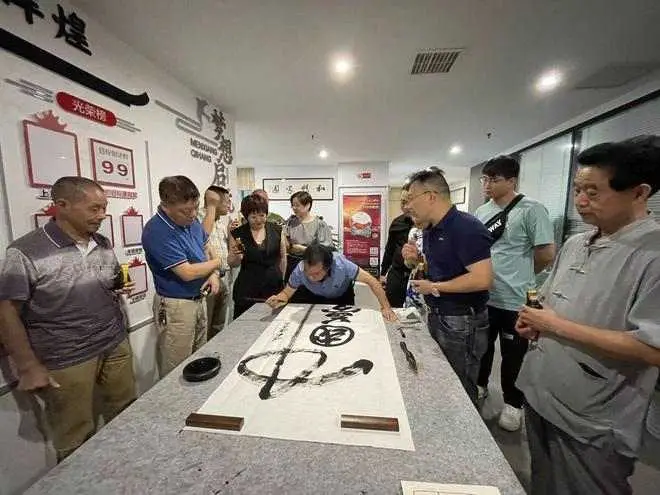 扎根人民 書(shū)法“五進(jìn)”——曾昭才先生的藝術(shù)堅(jiān)守與人民情懷