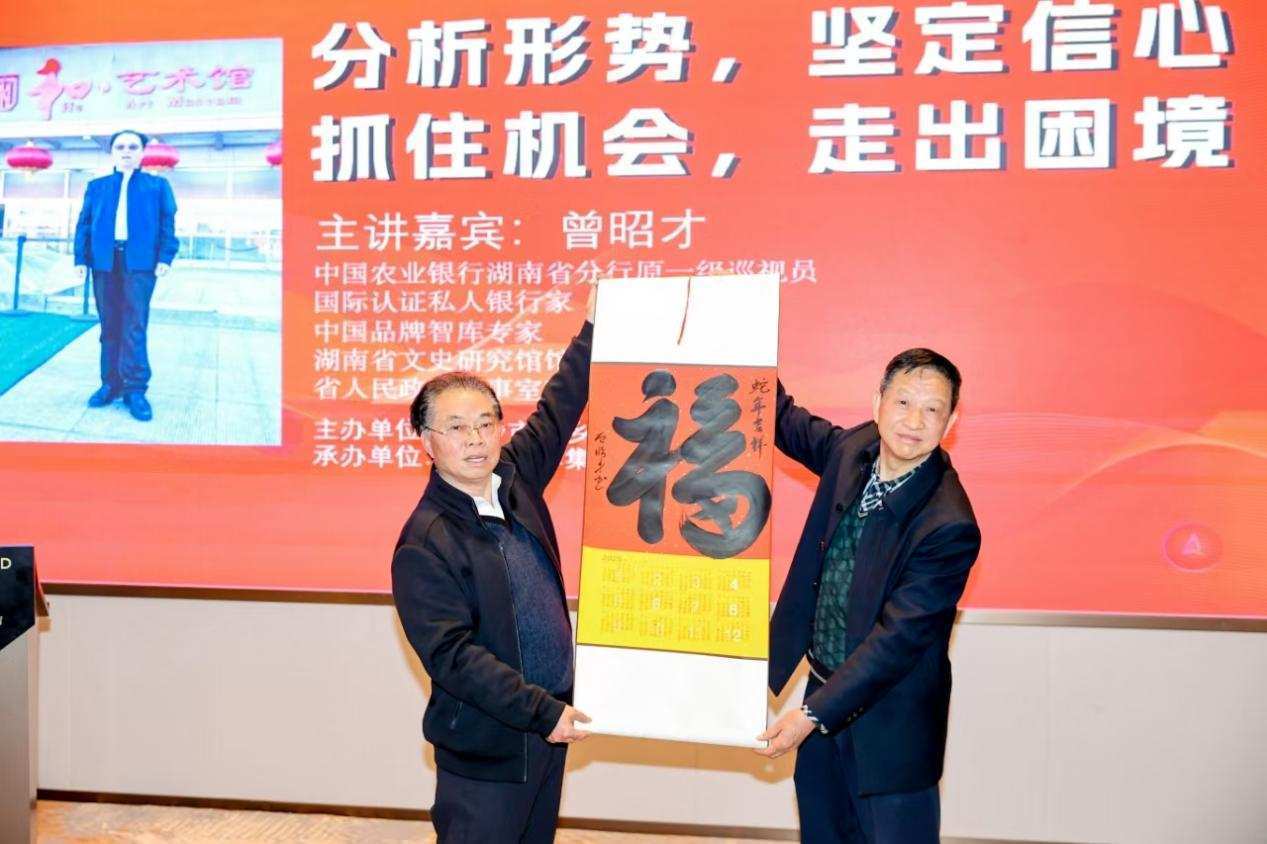 扎根人民 書(shū)法“五進(jìn)”——曾昭才先生的藝術(shù)堅(jiān)守與人民情懷