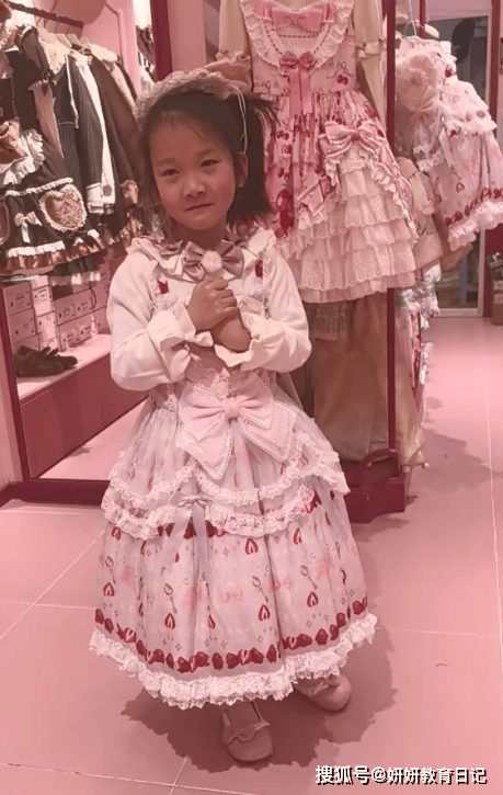 原創(chuàng)“只有窮人能理解窮人”，一千塊女童連衣裙評(píng)論區(qū)，大學(xué)生覺(jué)醒了